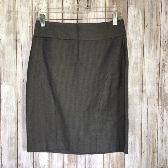 Banana Republic Dresses & Skirts - Banana Republic Grey Pencil Skirt